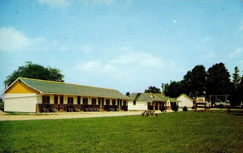 Four Leaf Clover Motel - Old Postcard